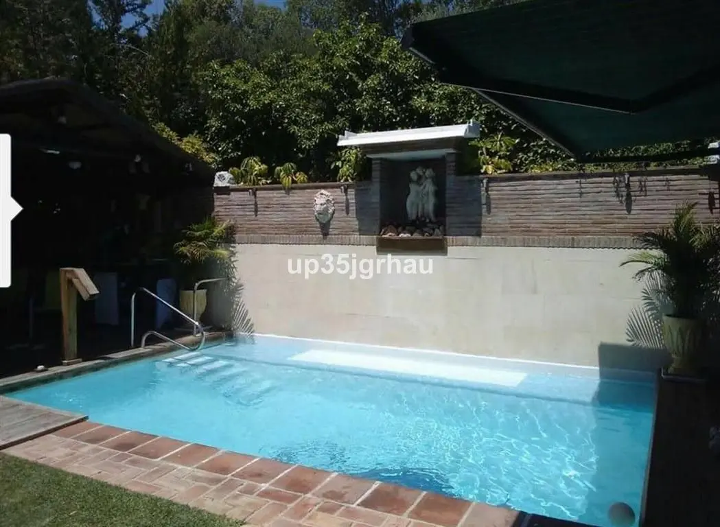 Apartamento bajo en Estepona