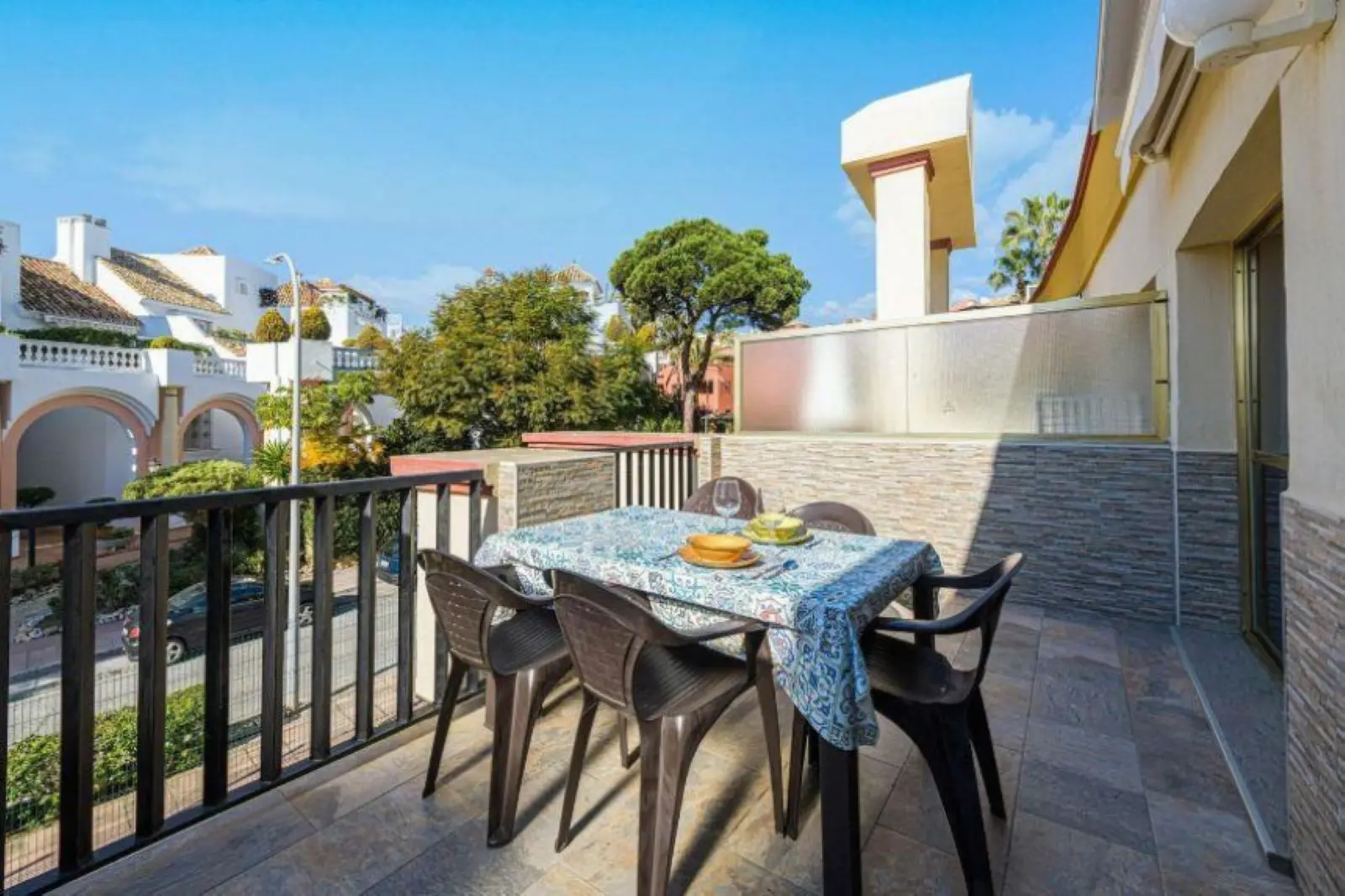 Apartamento bajo en Elviria, Marbella