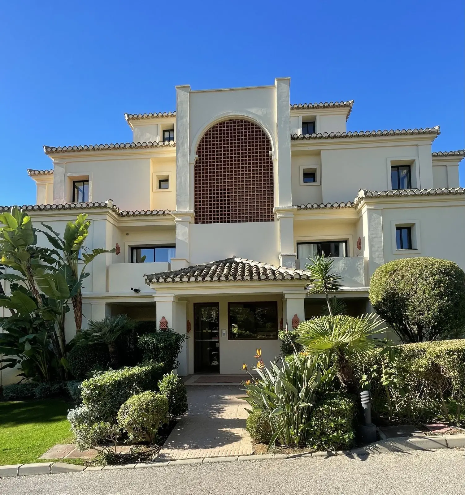 Apartamento bajo en Benahavís