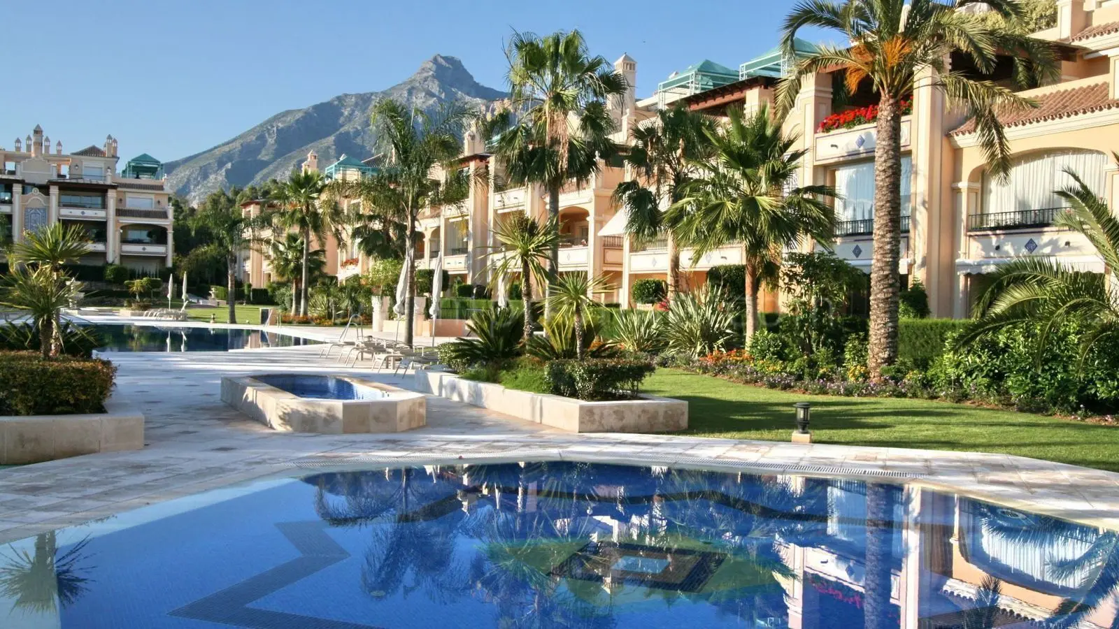 Apartamento bajo en Golden Mile, Marbella