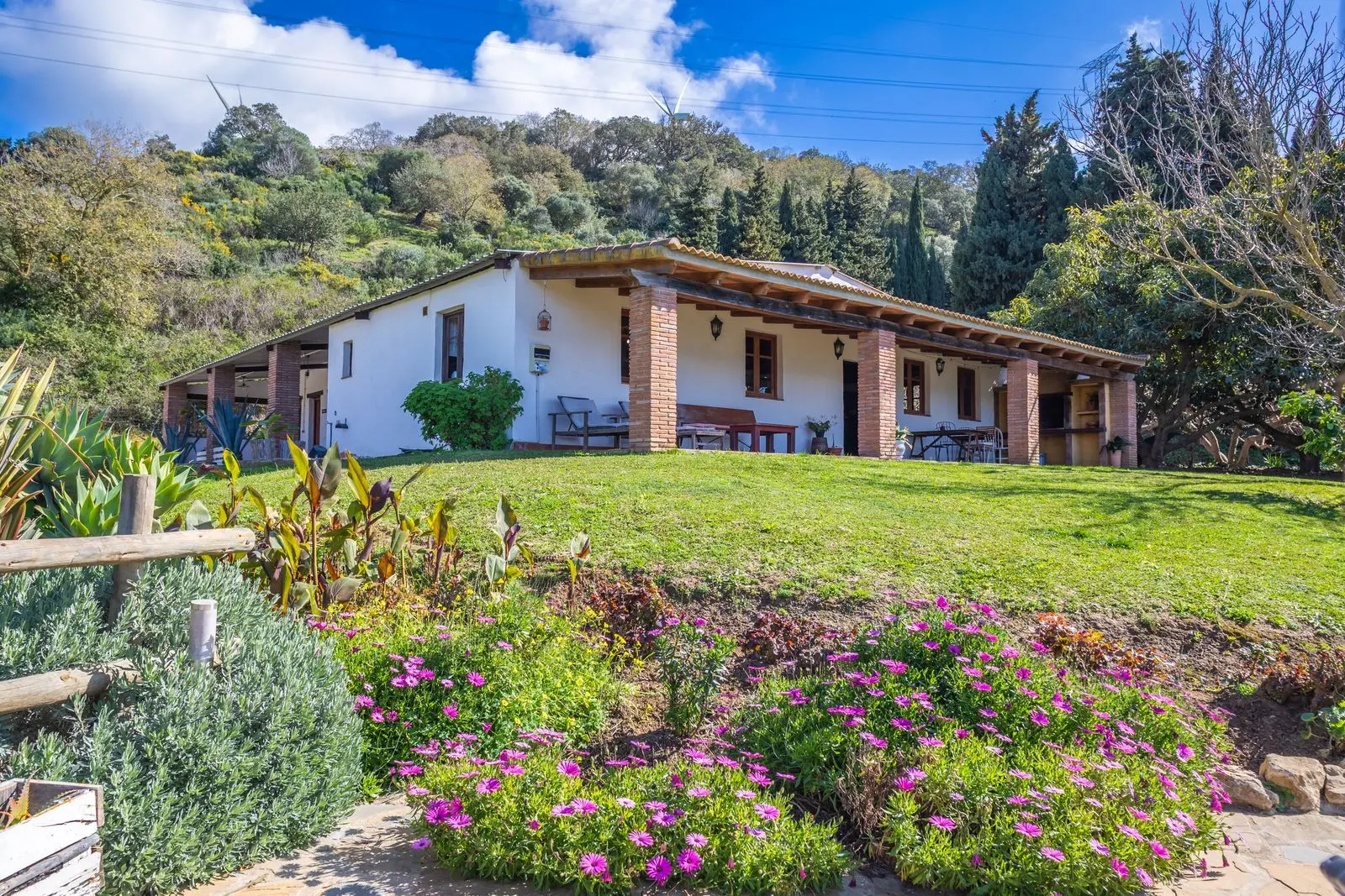 Villa in Casares