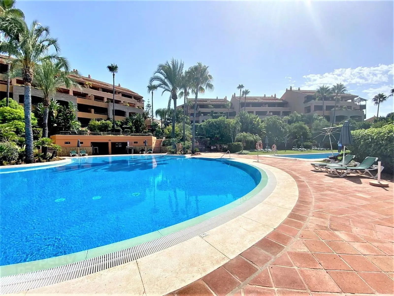 Apartamento bajo en Bahía de Marbella, Marbella
