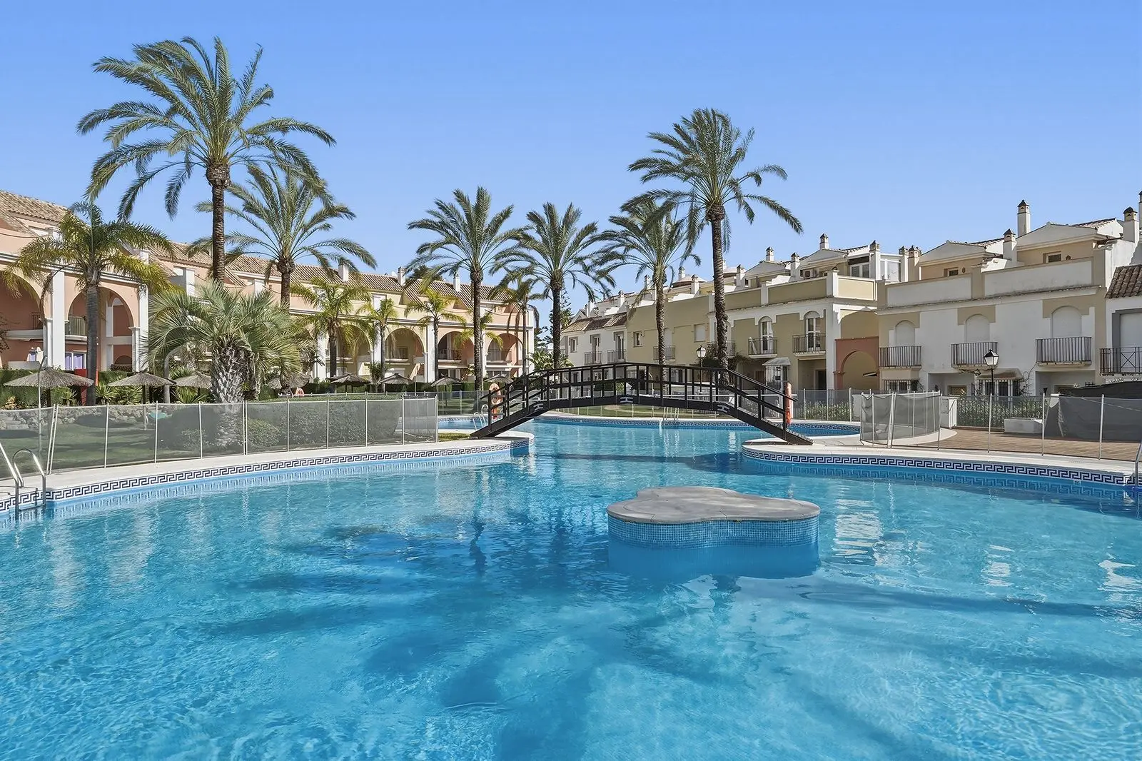 Casa adosada en Bahía de Marbella, Marbella