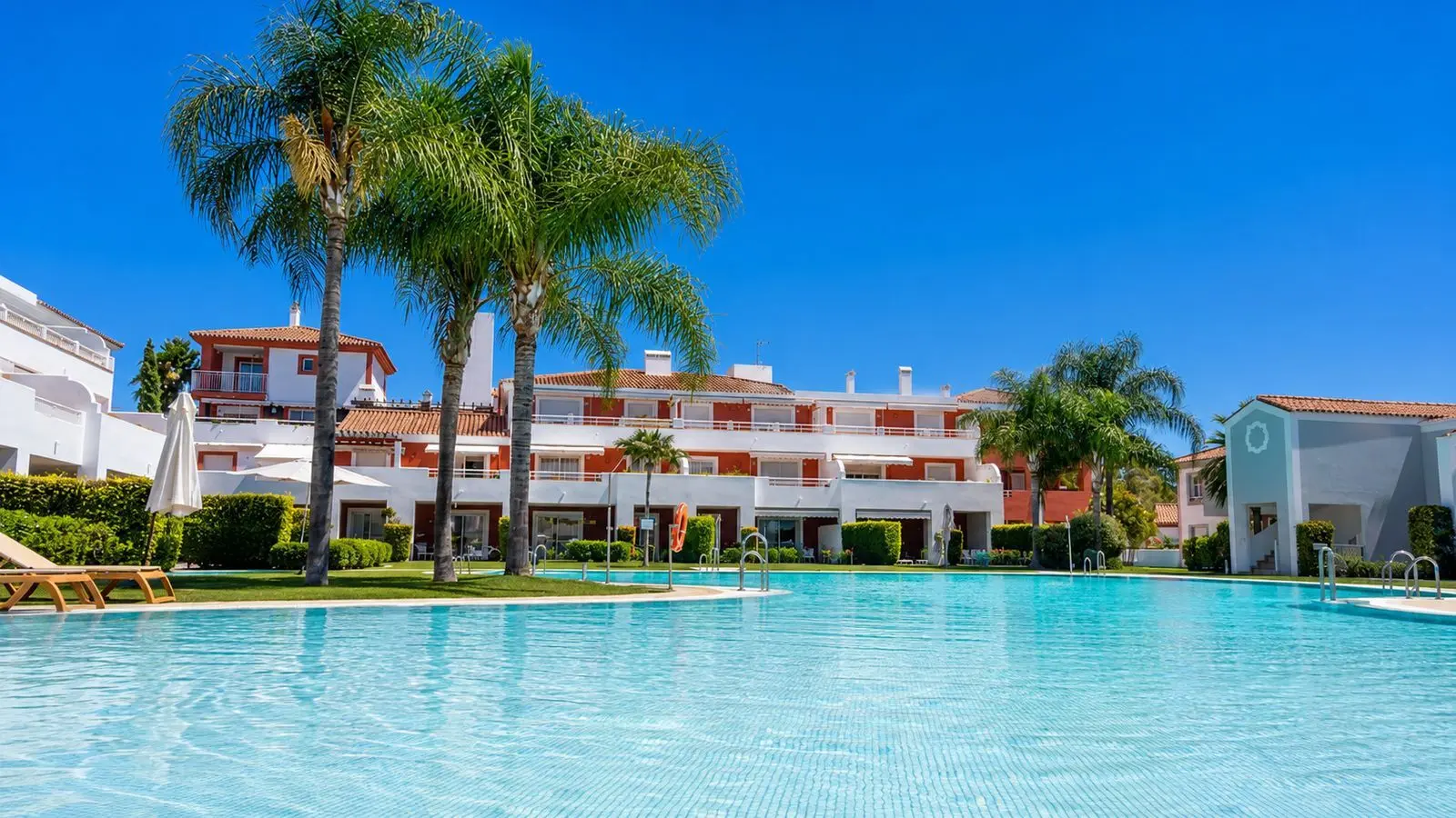 公寓 · El Paraíso, Estepona