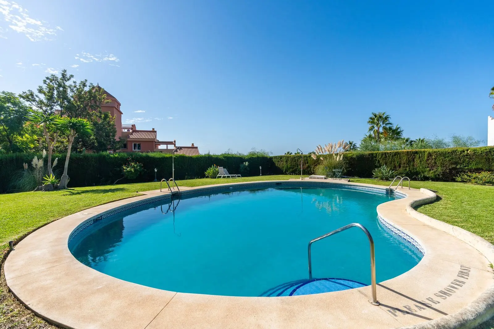 Apartamento bajo en Reserva de Marbella, Marbella