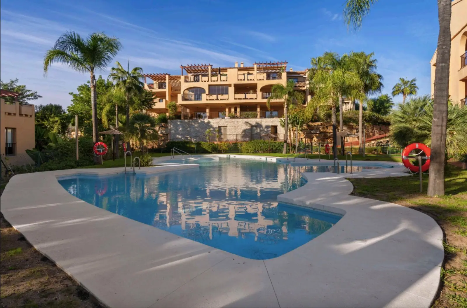 Apartamento bajo en Benahavís
