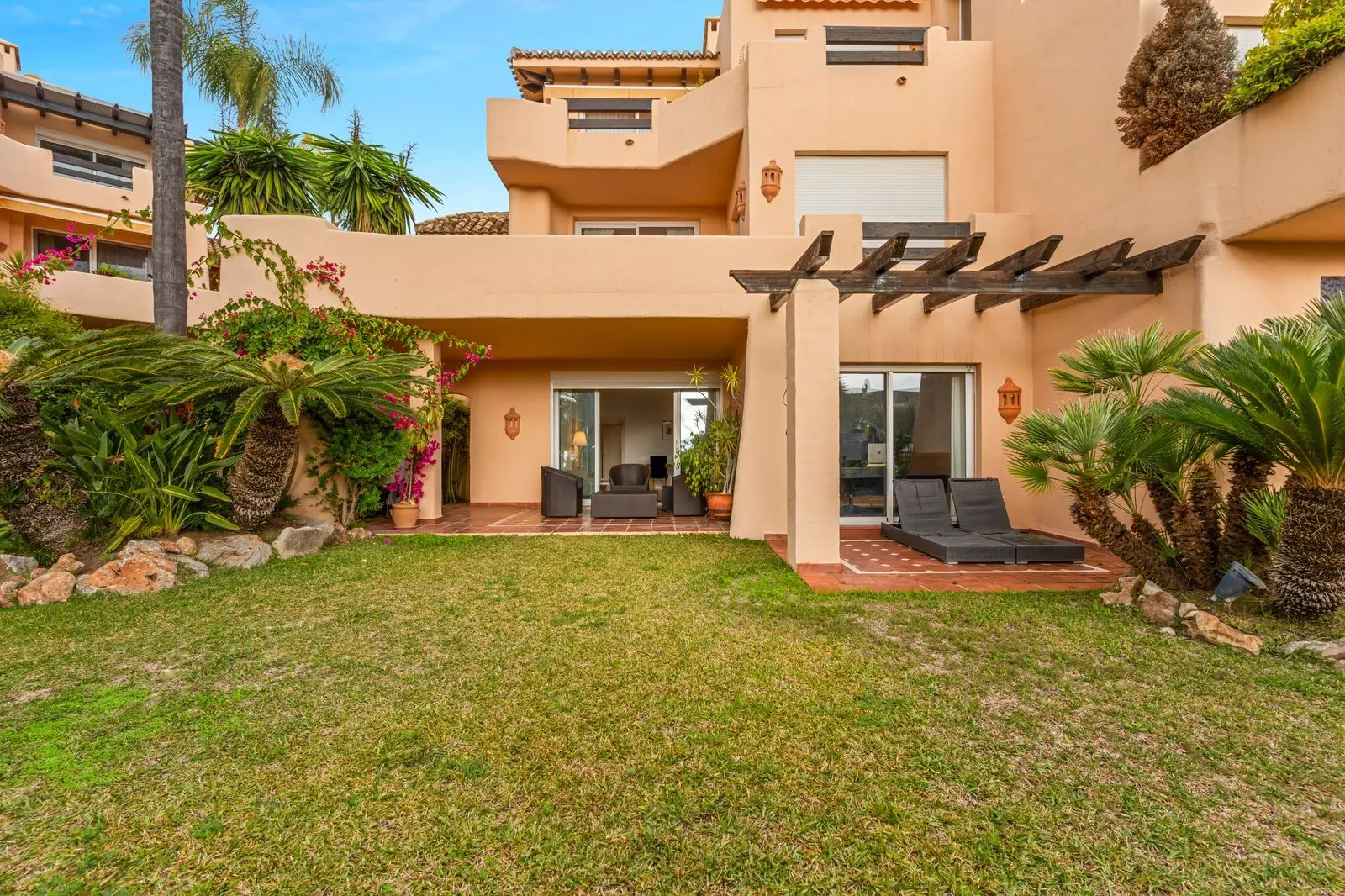 Apartamento bajo en Sierra Blanca, Marbella