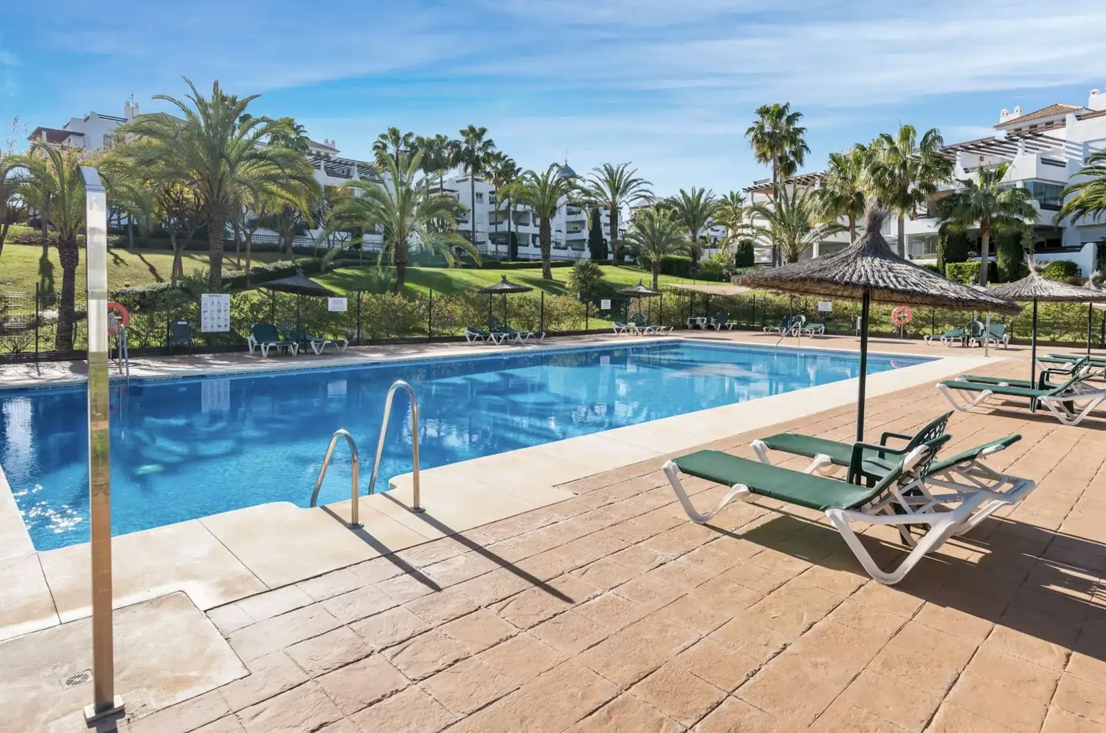Apartamento bajo en Selwo, Estepona