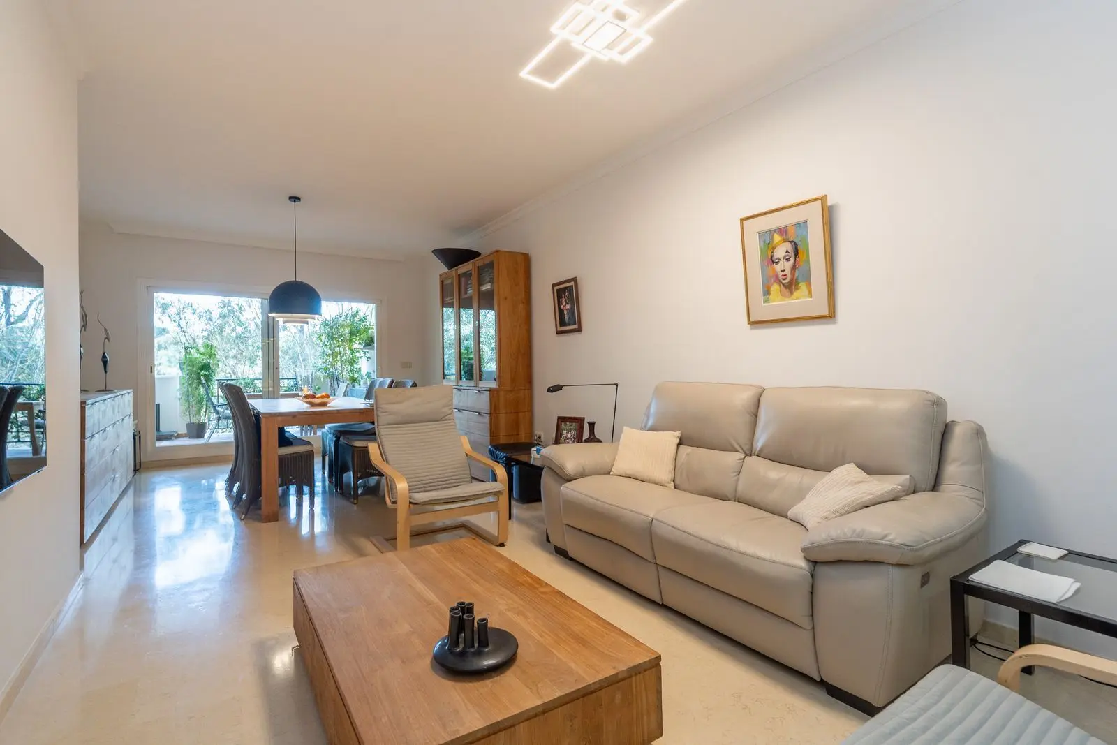 Apartamento bajo en Elviria, Marbella