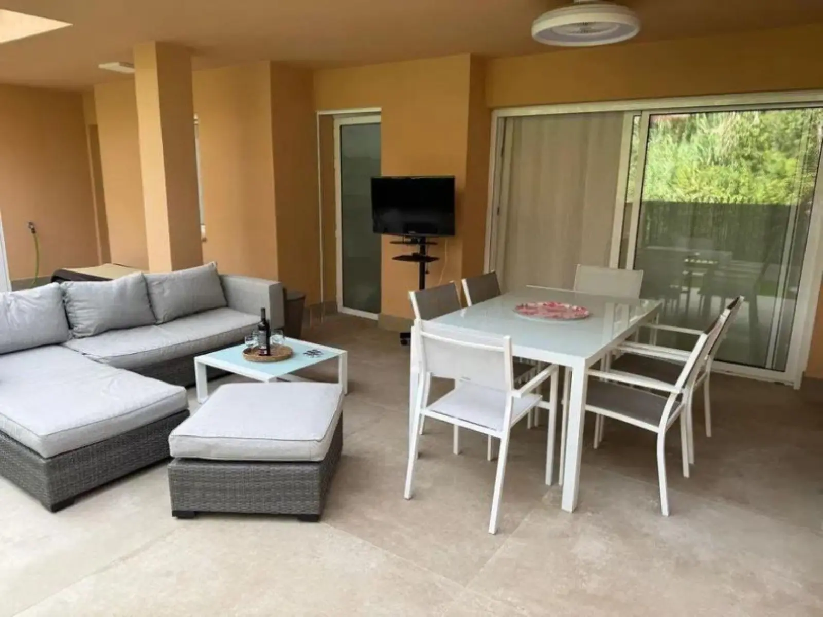 Apartamento bajo en Las Chapas, Marbella