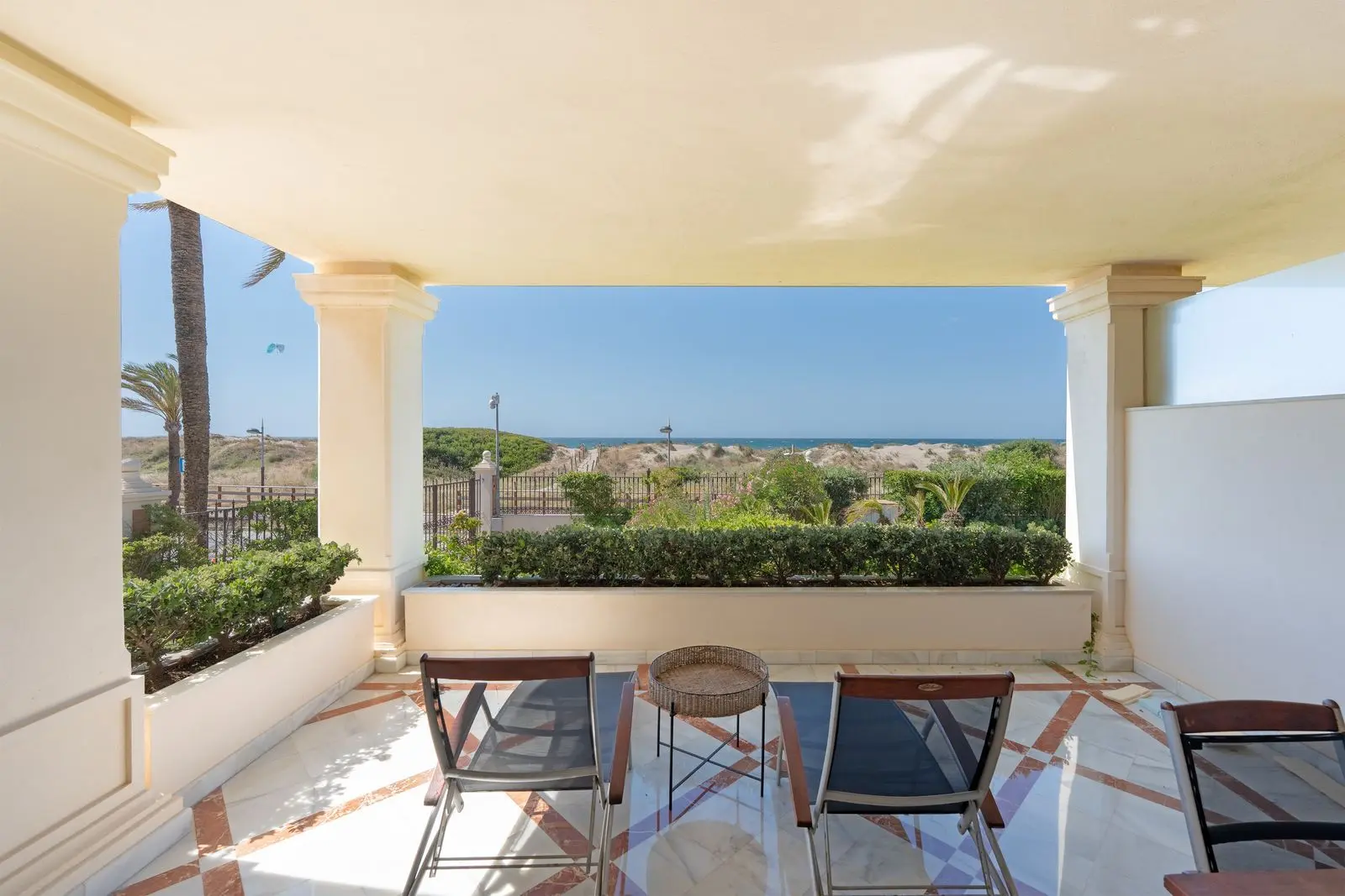 Apartamento bajo en Los Monteros, Marbella