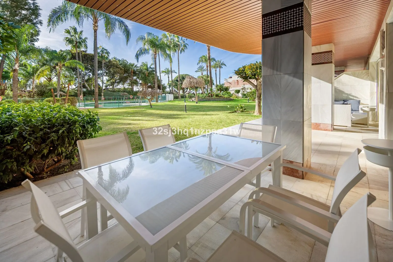 Apartamento bajo en Marbella