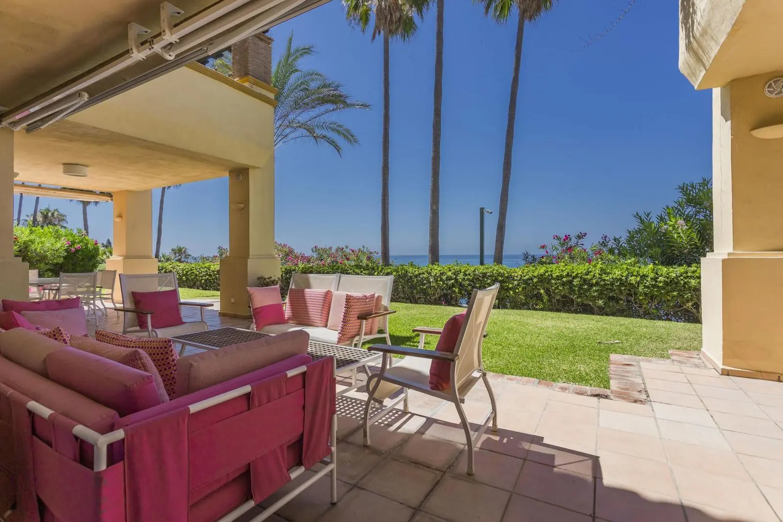 Apartamento bajo en Río Real, Marbella