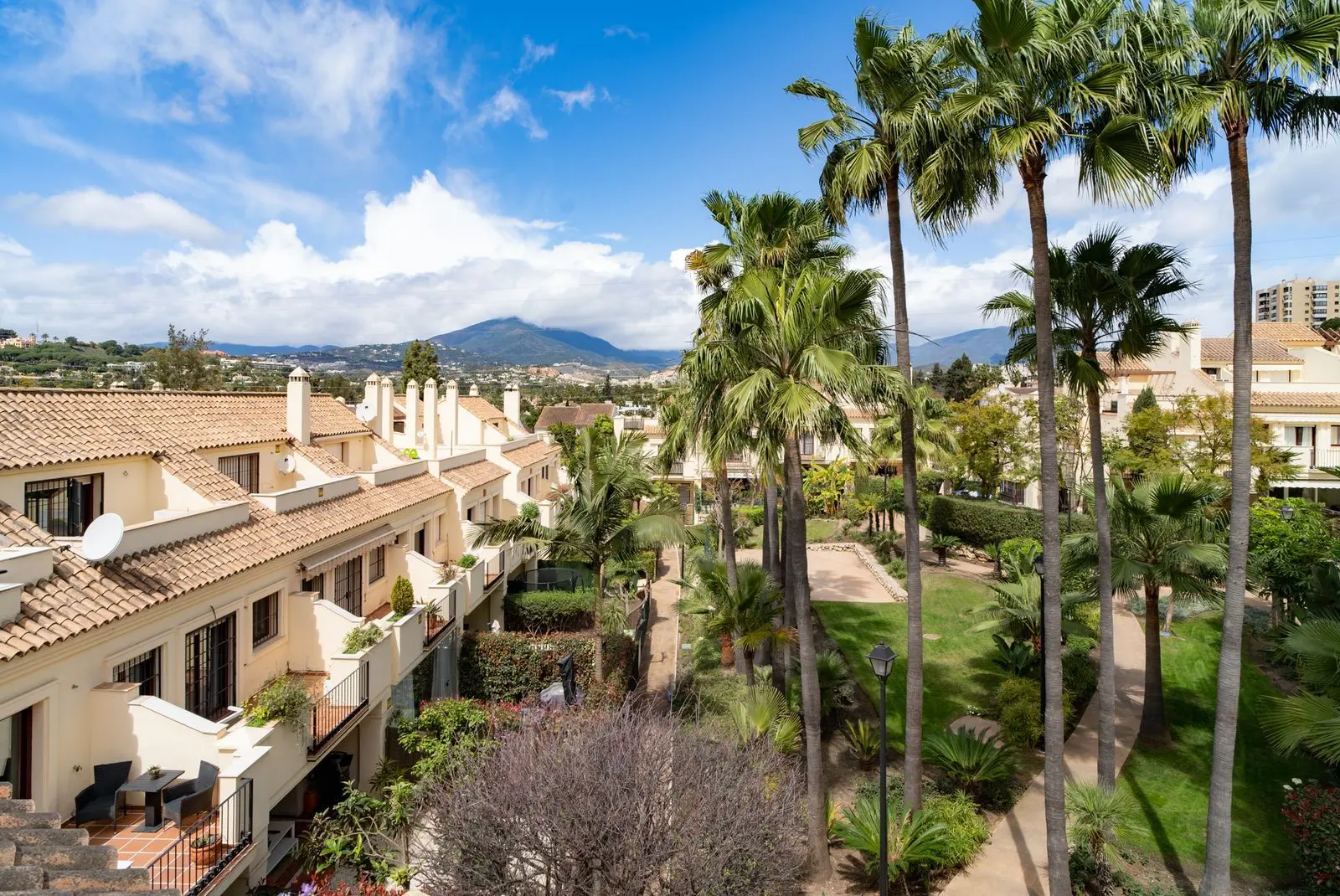 Maison jumelée à Nueva Andalucía, Marbella