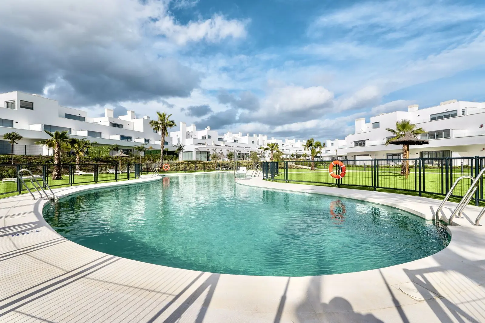 Apartamento bajo en Cancelada, Estepona