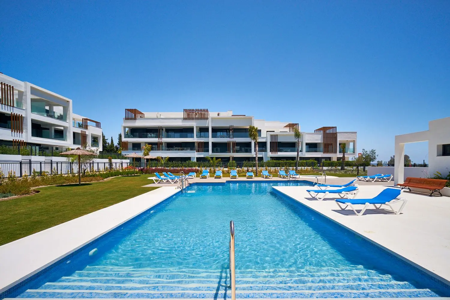 Apartamento bajo en Bel Air, Estepona