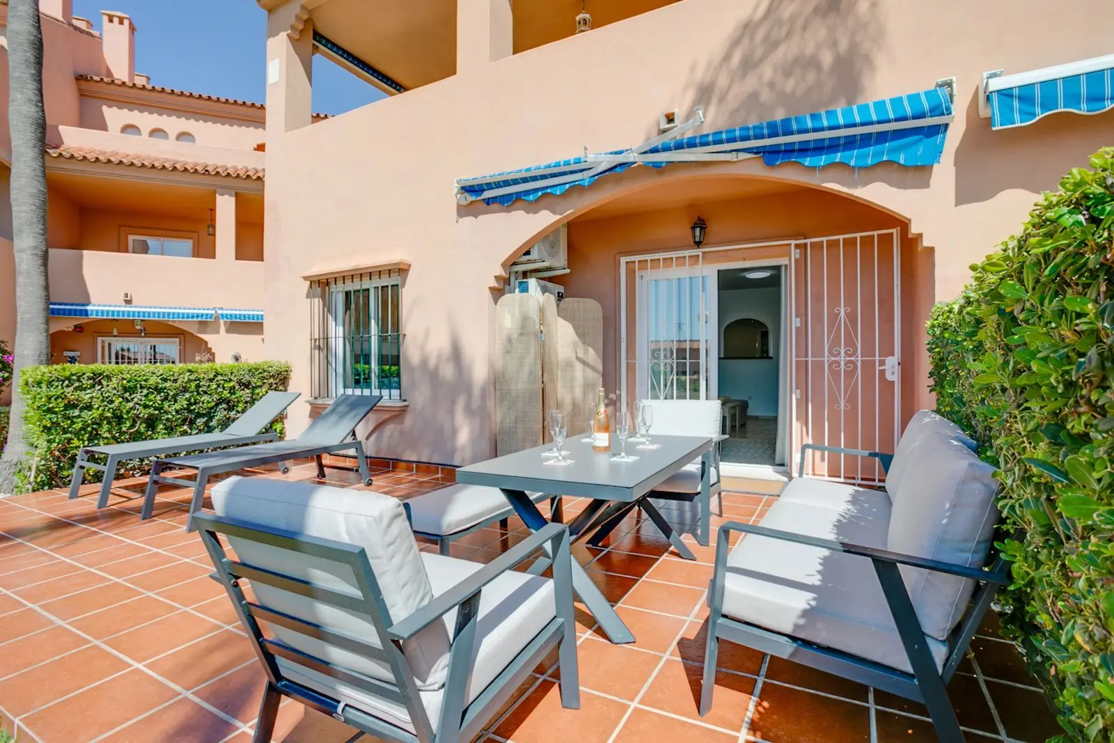 Apartamento bajo en Estepona