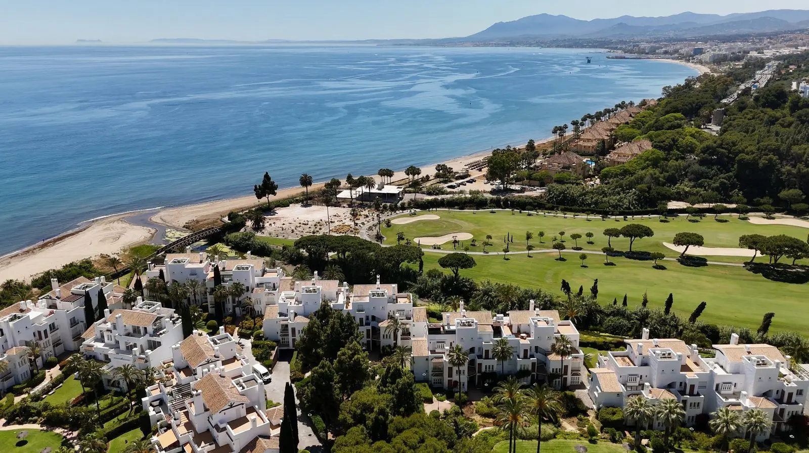Apartamento bajo en Los Monteros, Marbella