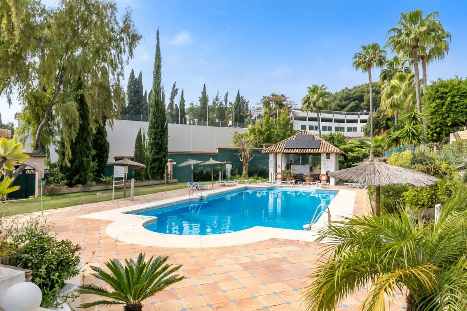 Apartamento bajo en Aloha, Marbella