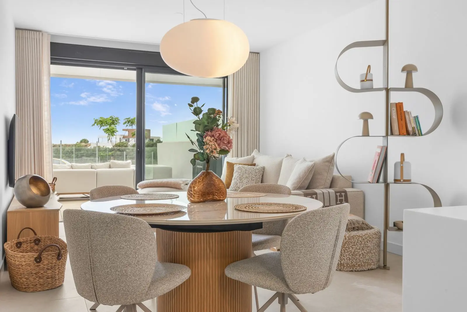 Apartamento bajo en Altos de los Monteros, Marbella