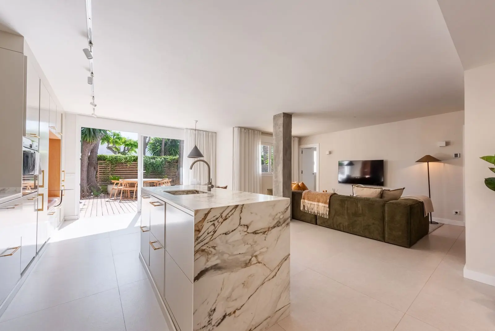 Apartamento bajo en Nueva Andalucía, Marbella