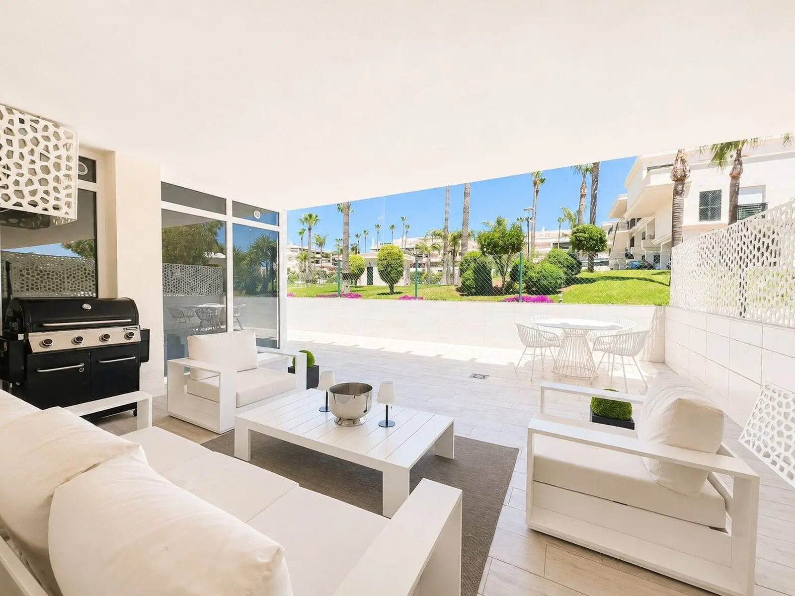 Apartamento bajo en Puerto Banús, Marbella