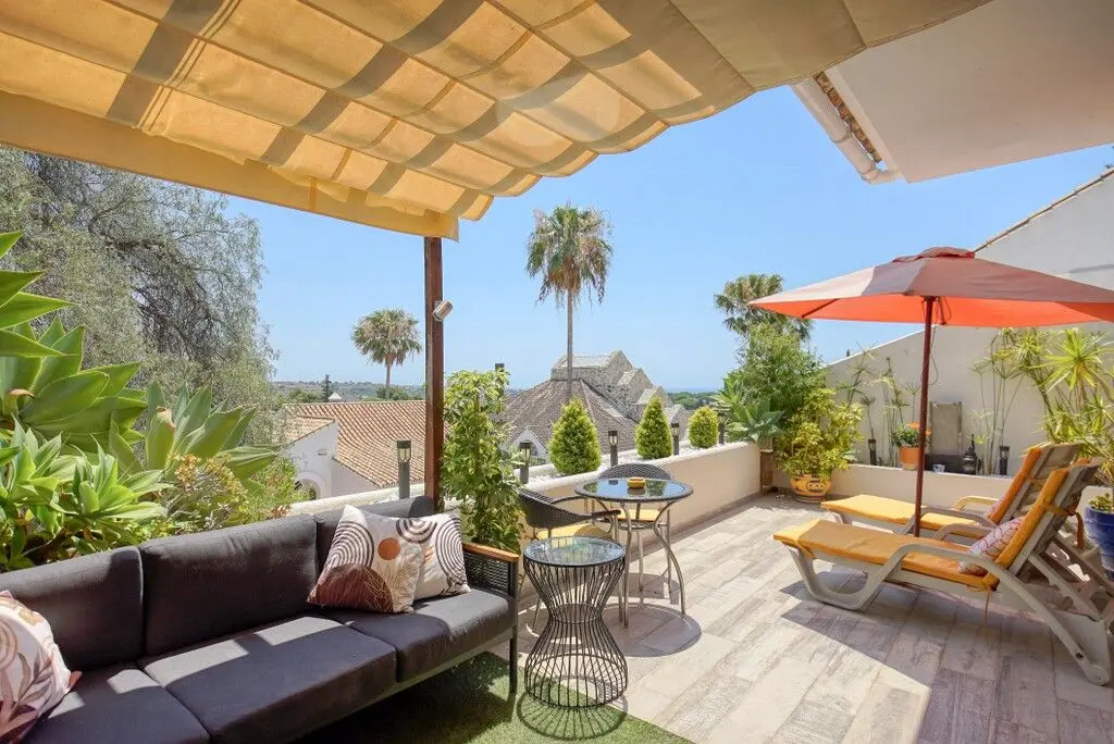 Rijwoning in Nueva Andalucía, Marbella