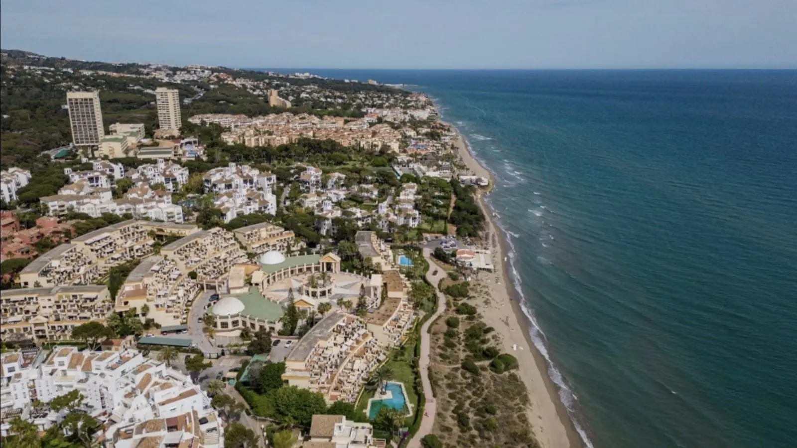Apartamento bajo en Elviria, Marbella