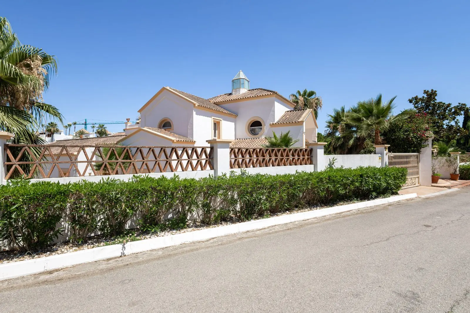 Villa in El Paraíso, Estepona