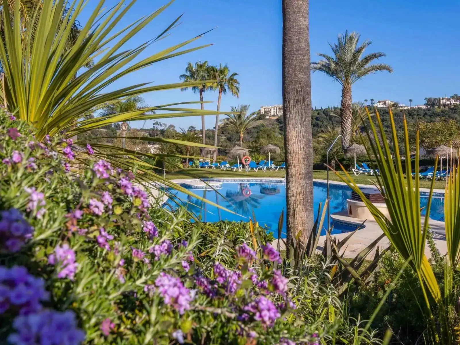 Apartamento bajo en Los Arqueros, Benahavís
