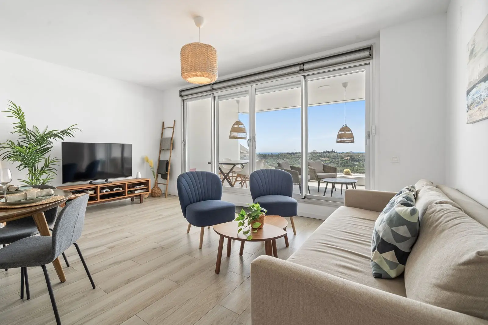 Apartamento bajo en Cancelada, Estepona