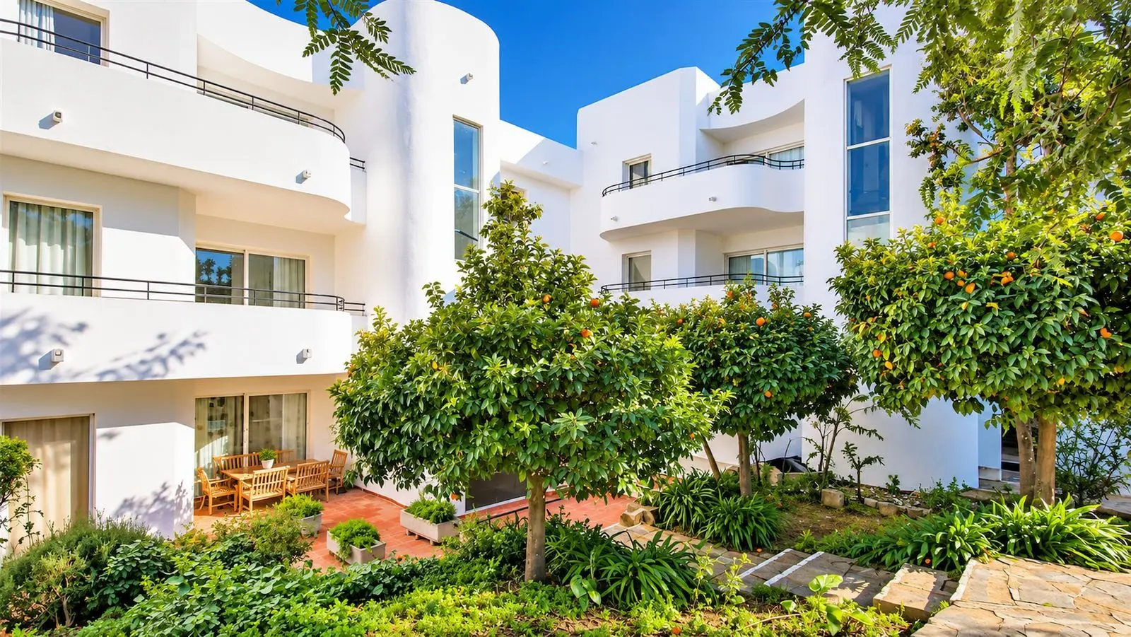 Apartamento bajo en Estepona