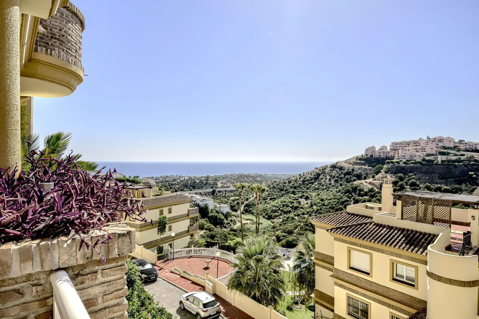 Apartamento bajo en Calahonda, Mijas