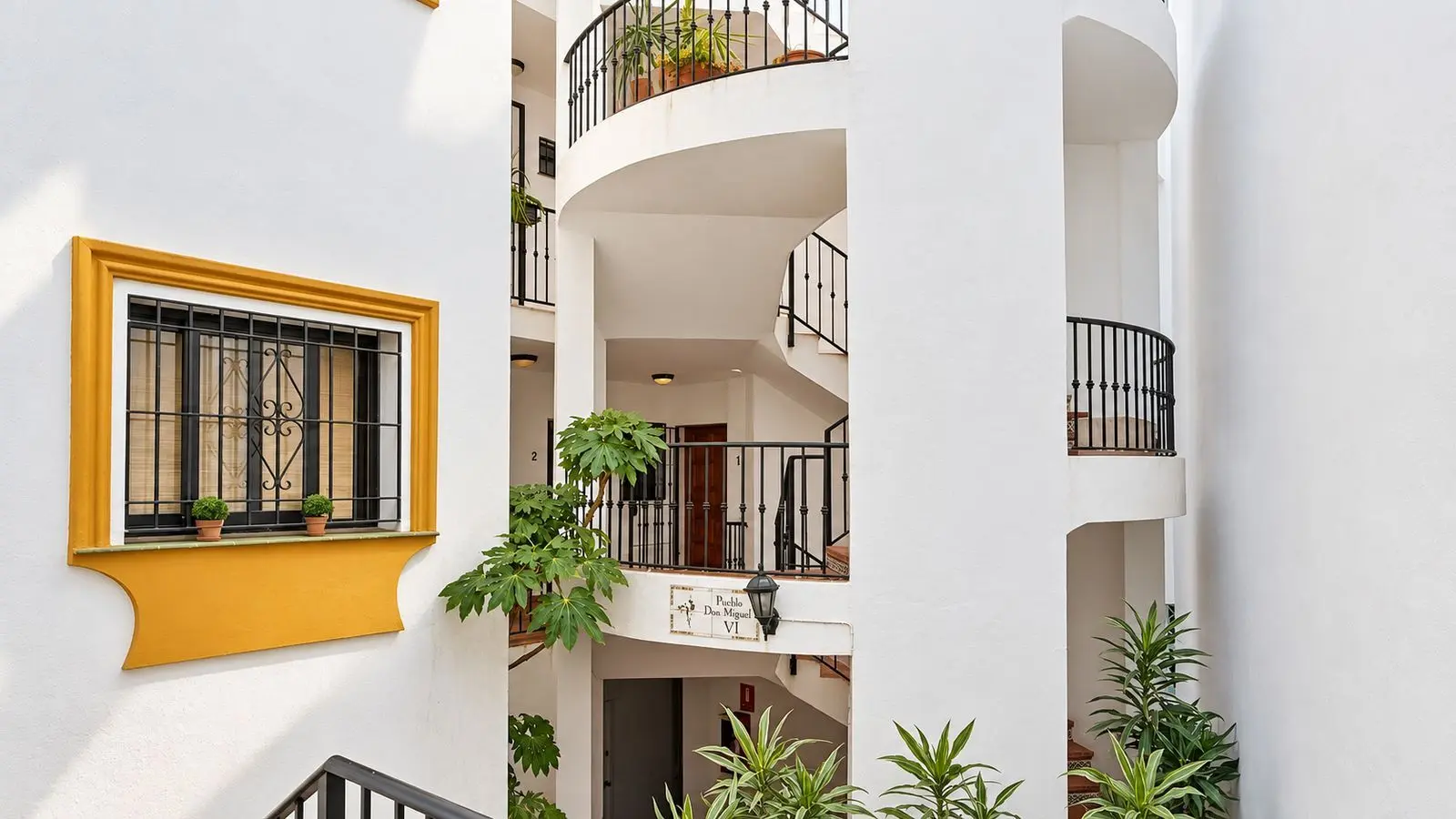 Apartamento bajo en Riviera del Sol, Mijas