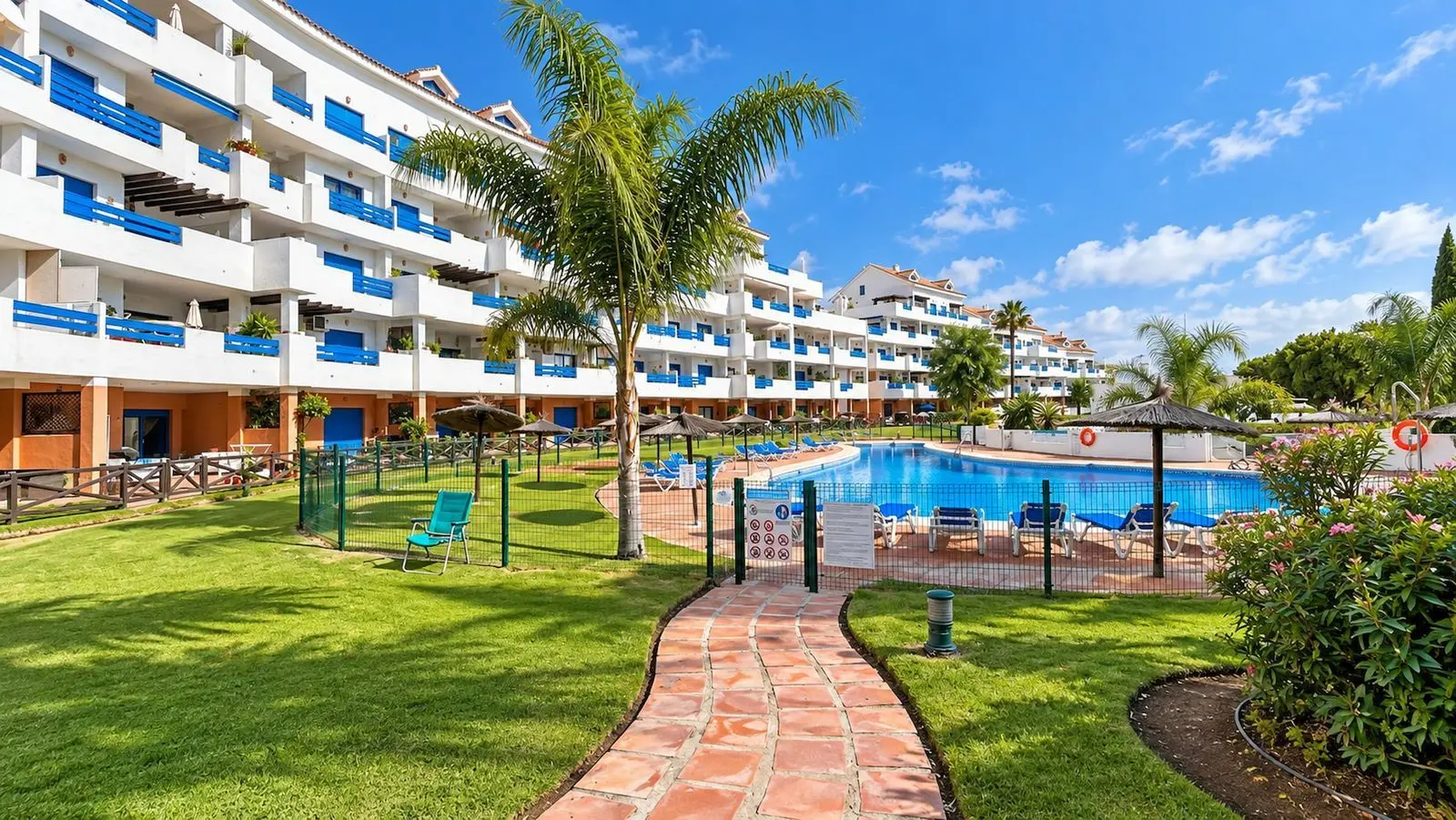Apartamento bajo en La Duquesa, Manilva