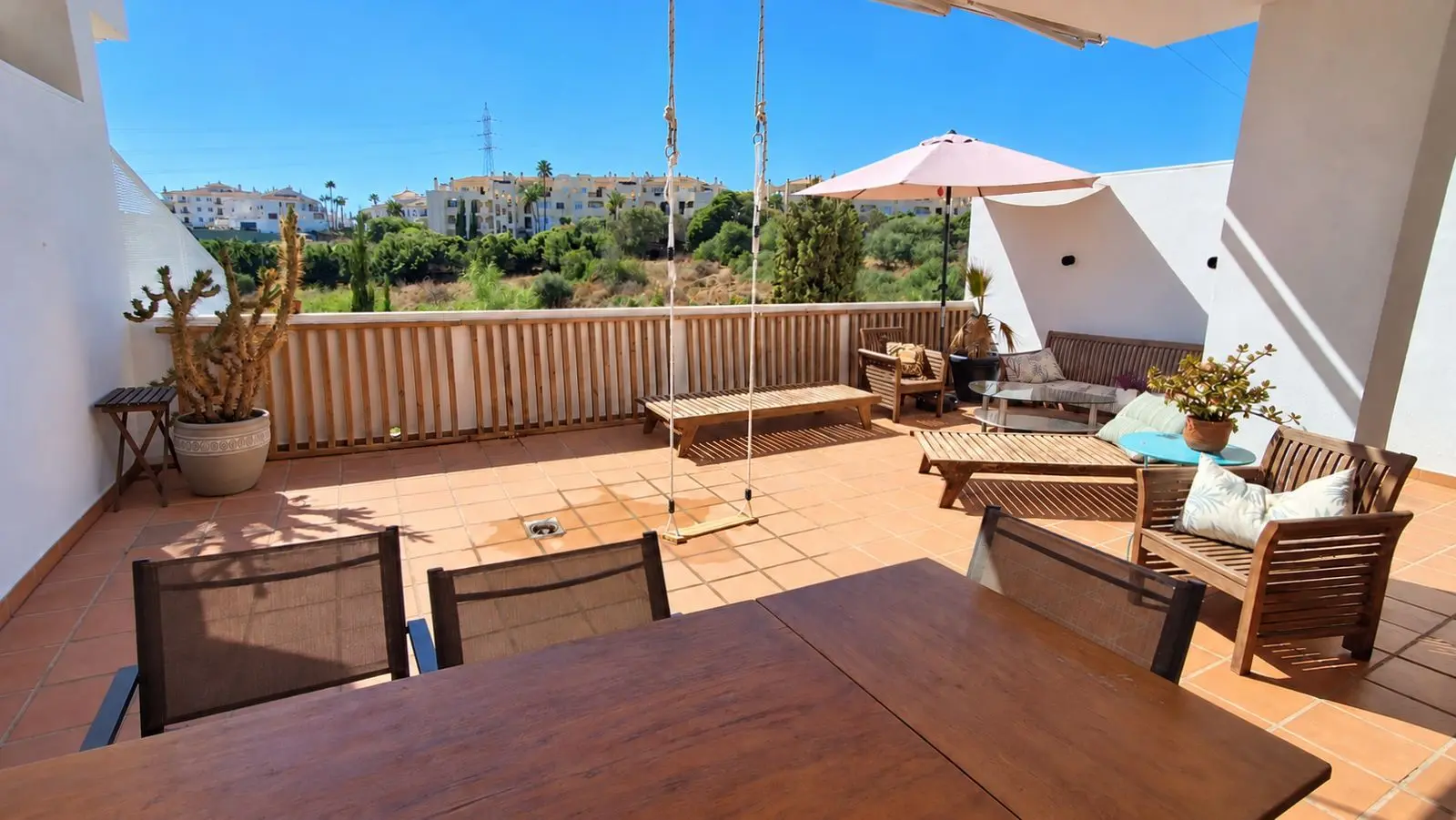 Apartamento bajo en Miraflores, Mijas