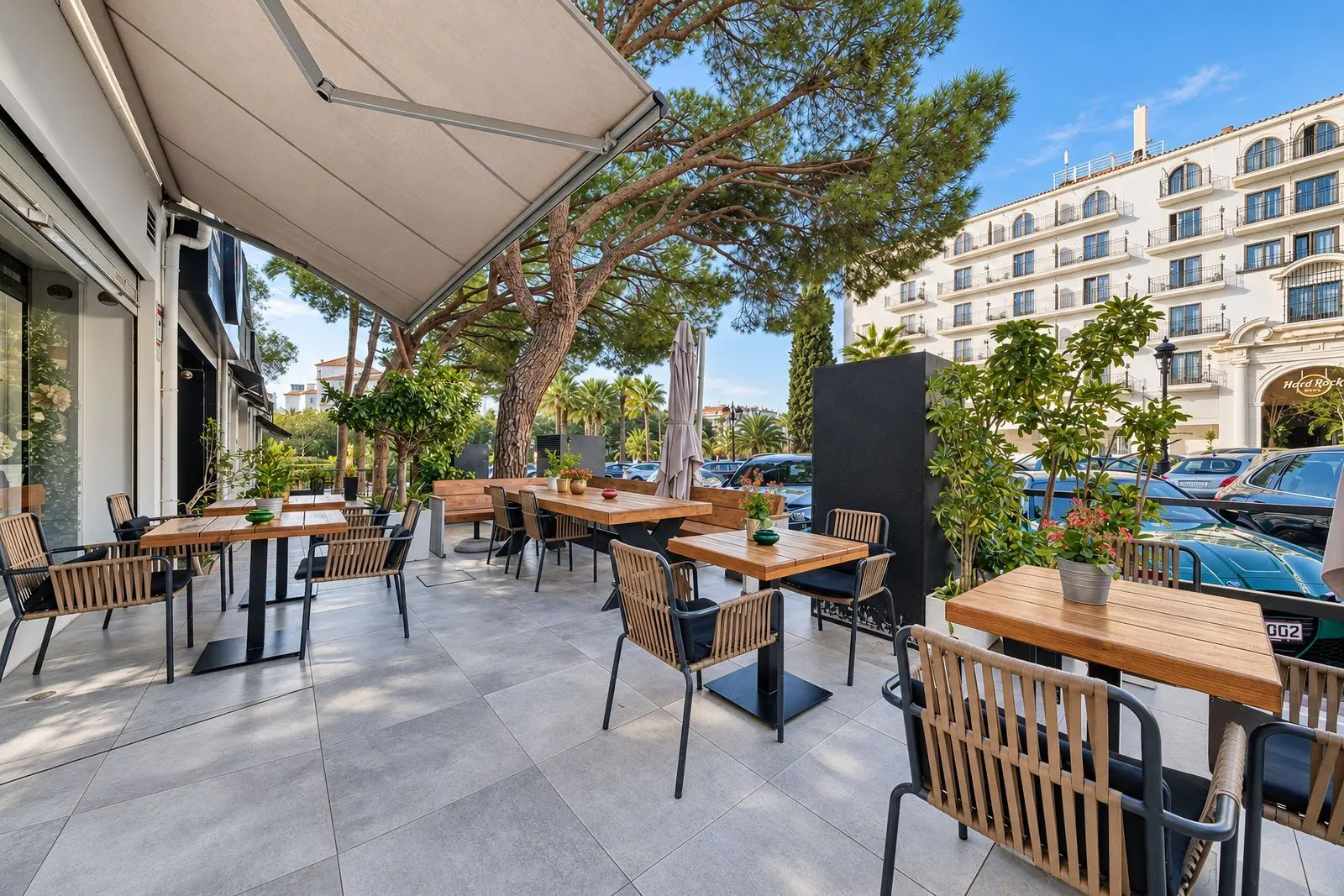 Café en Puerto Banús, Marbella