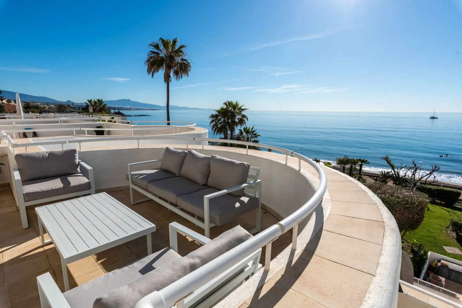 Apartamento bajo en Estepona