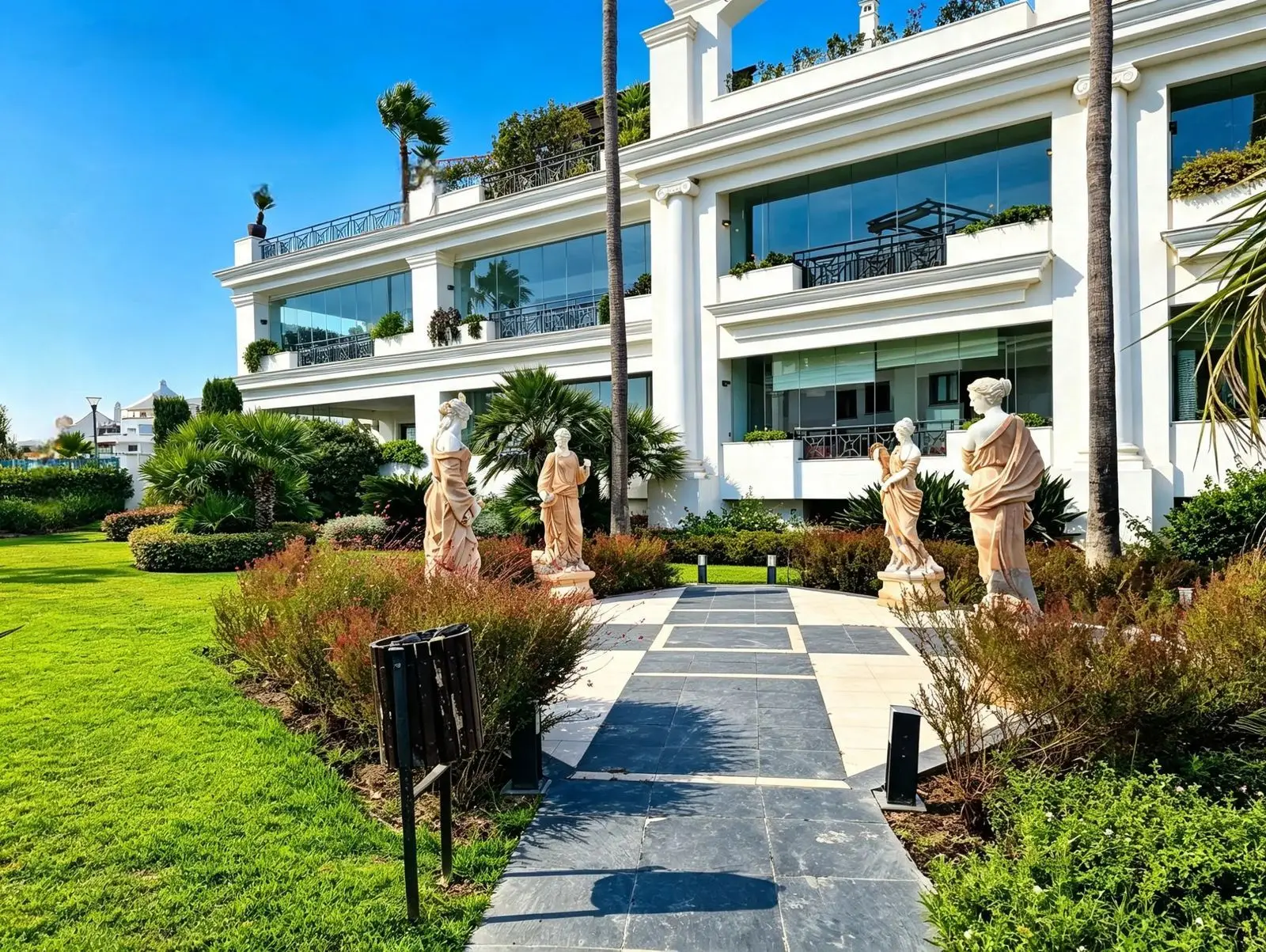 Apartamento bajo en Estepona