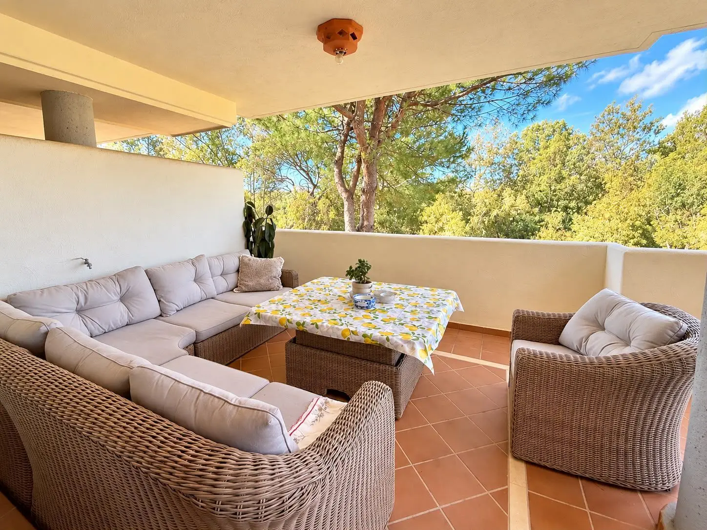 Apartamento bajo en Marbella