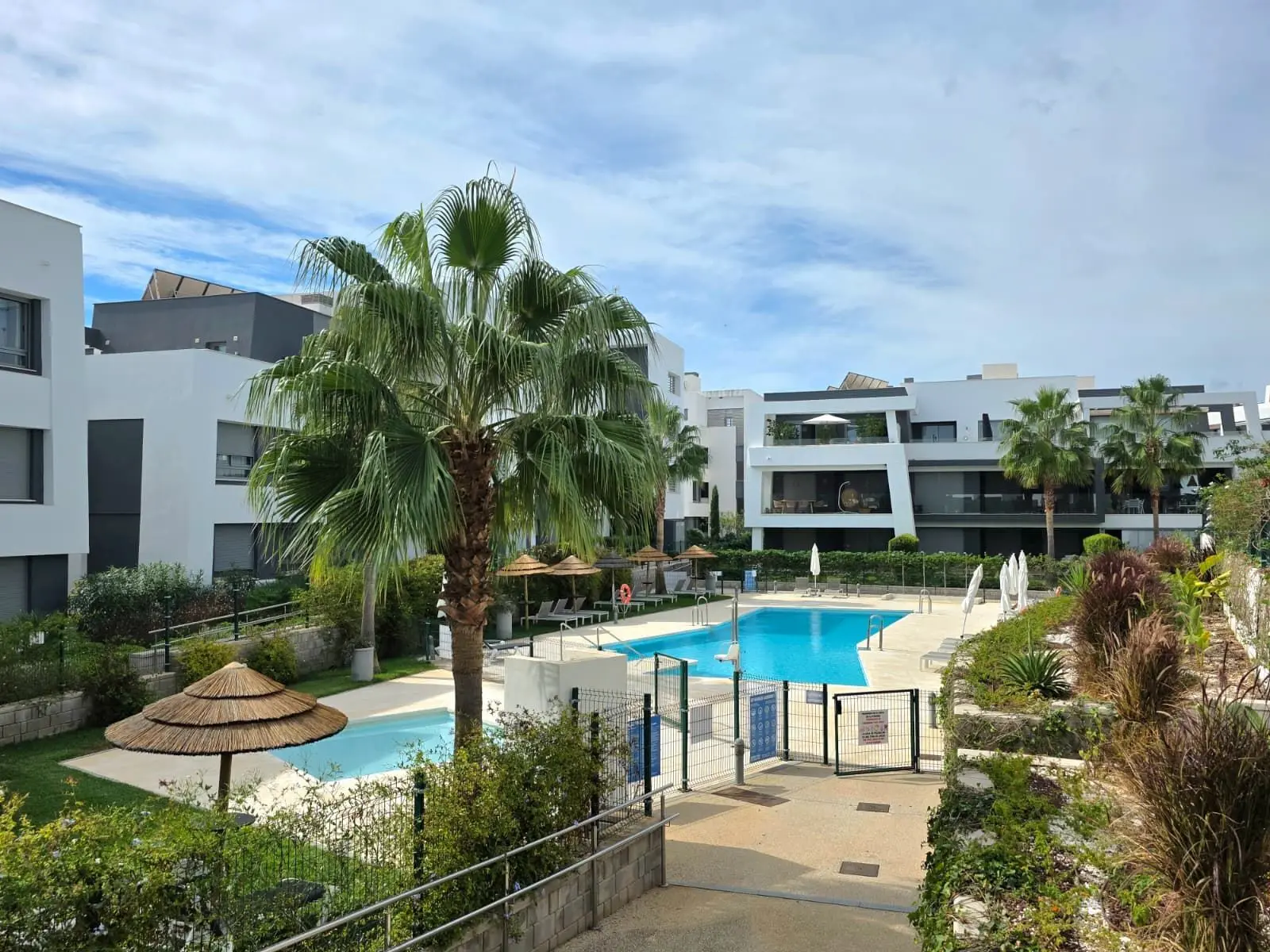 Apartamento bajo en Selwo, Estepona