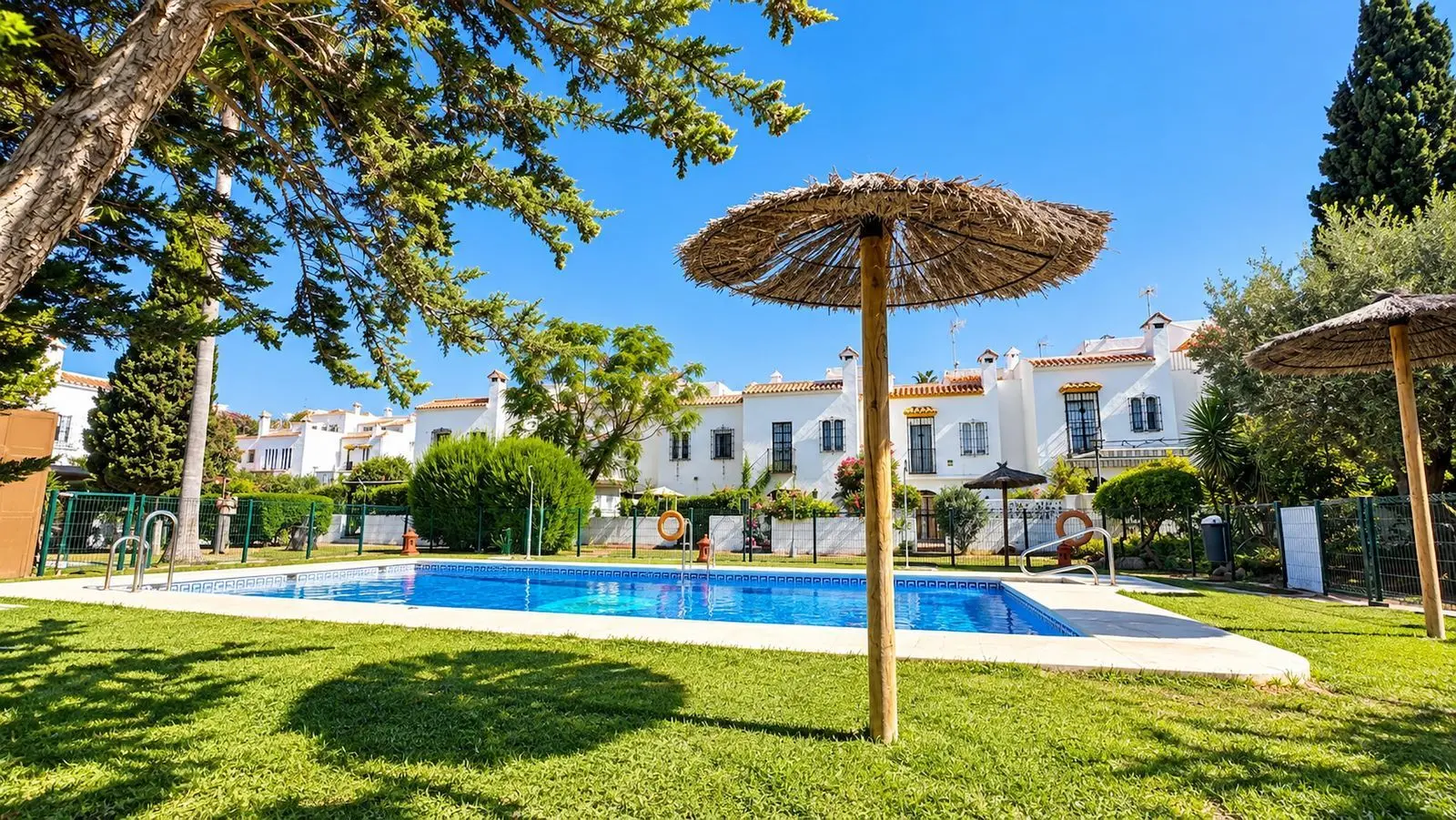 Casa adosada en Casares Playa, Casares