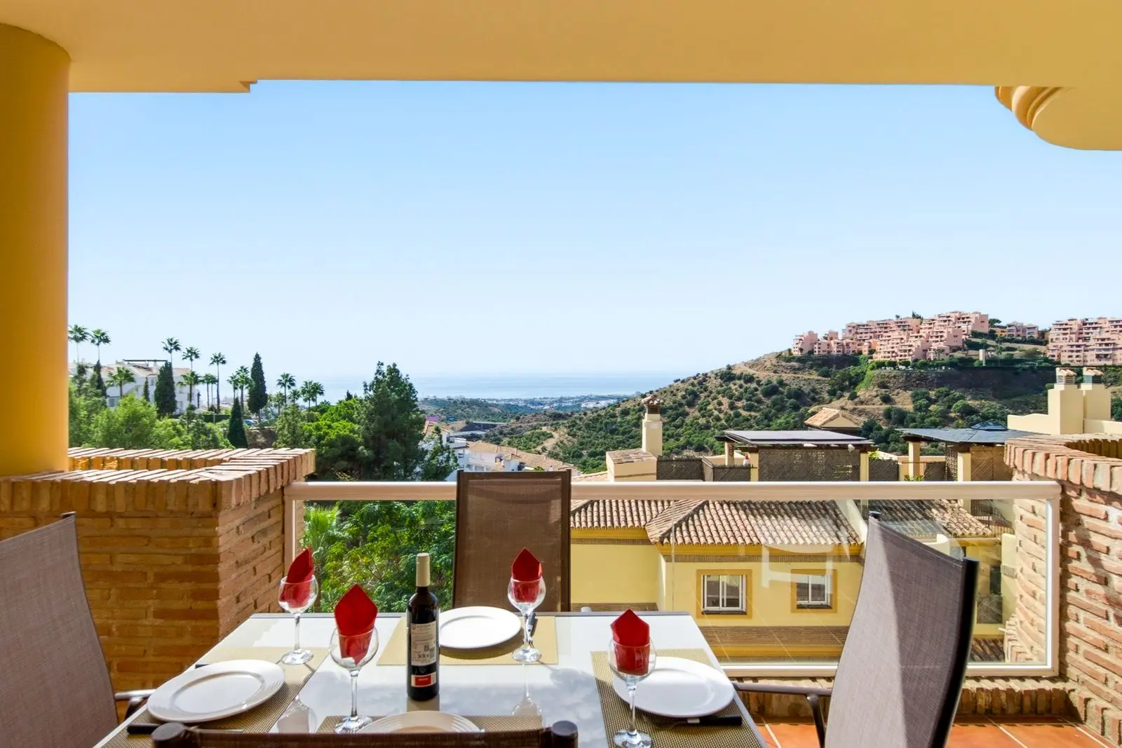 Apartamento bajo en Calahonda, Mijas