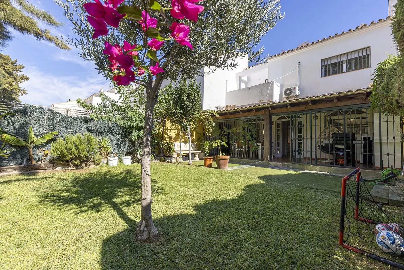 Casa pareada en Atalaya, Estepona