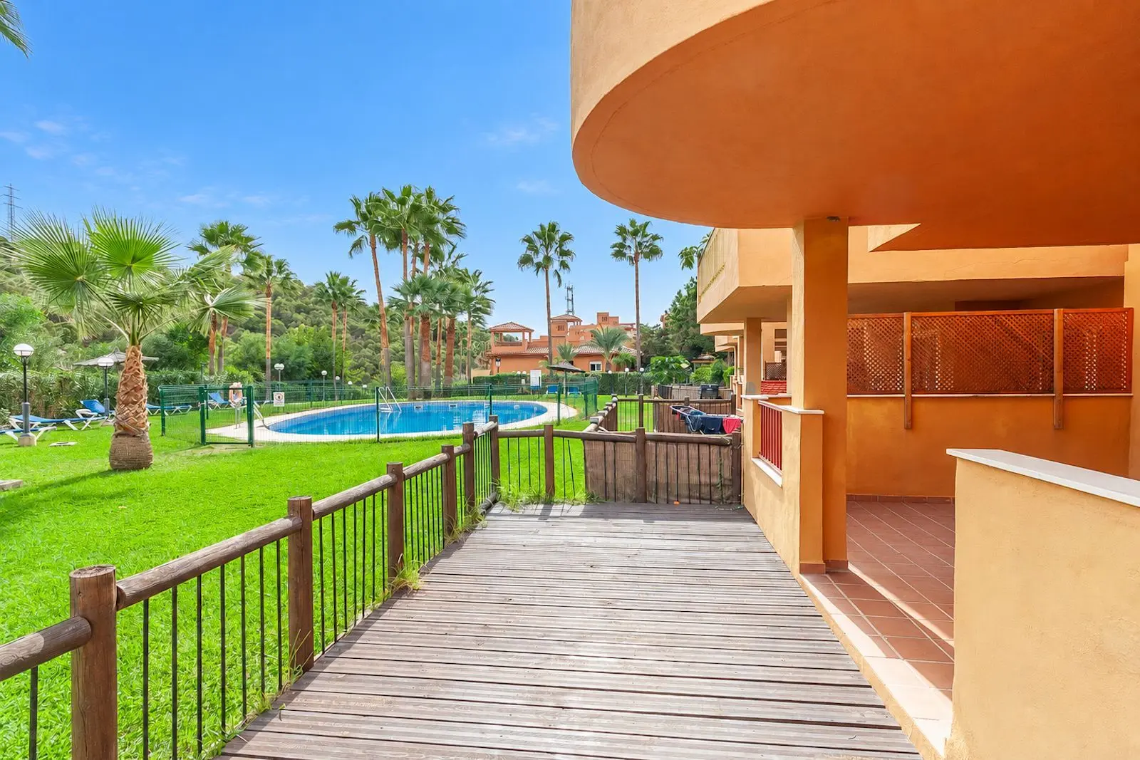 Apartamento bajo en Reserva de Marbella, Marbella