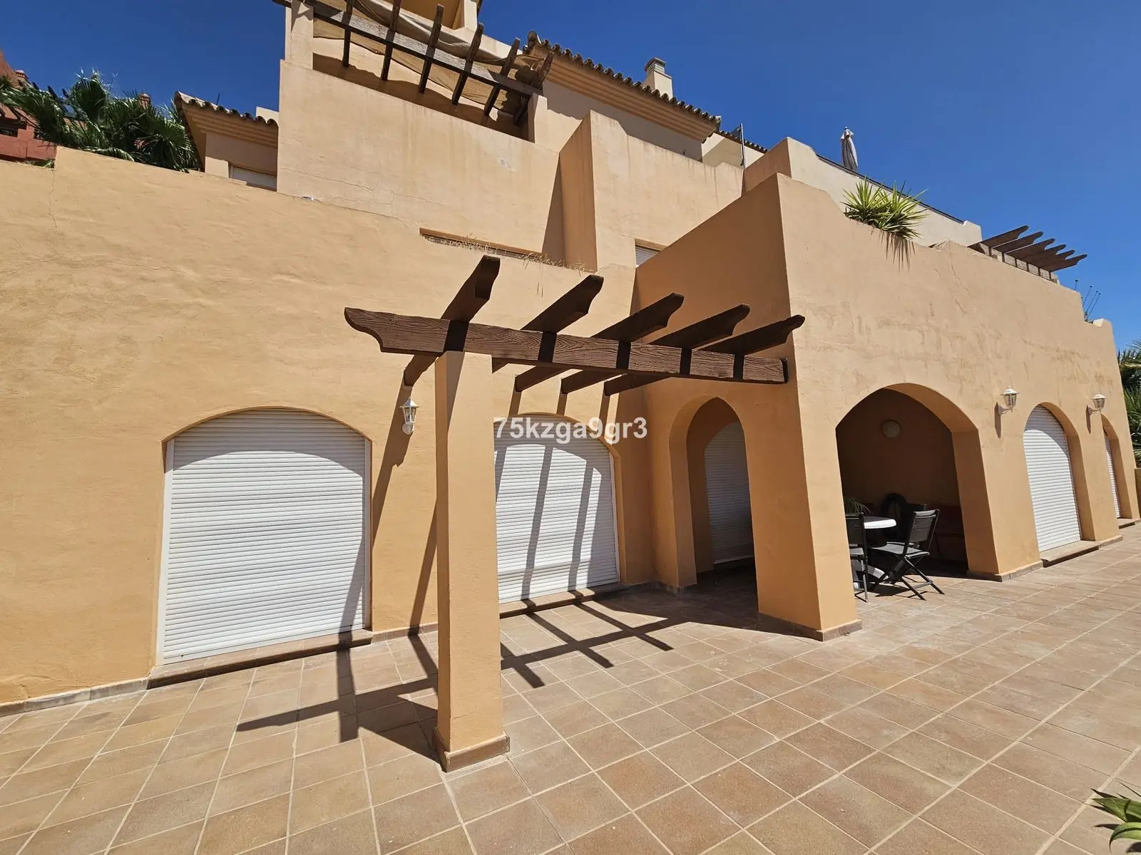 Apartamento bajo en Calahonda, Mijas